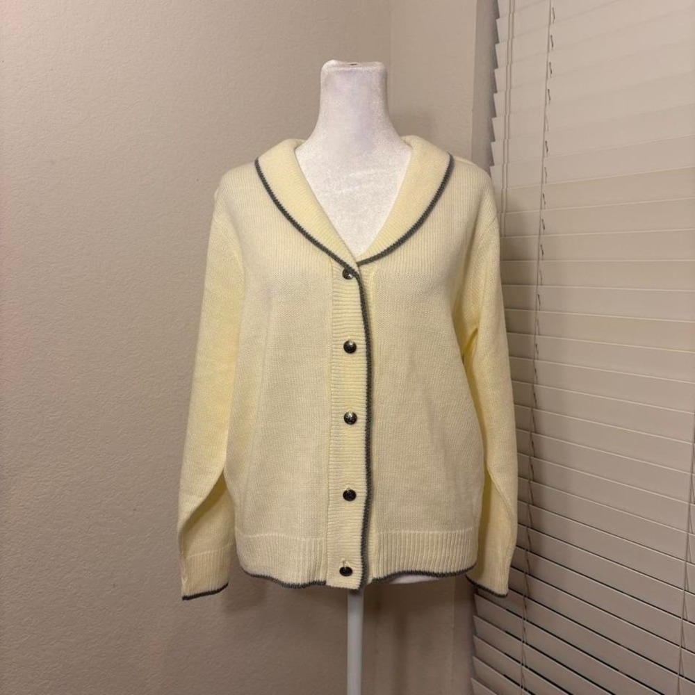 Vintage 80s bedford fair size M cream cardigan with preppy buttons and gray trim